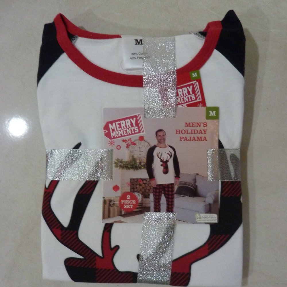 MENS HOLIDAY PAJAMA SIZE M  2 PIECE SET  NEW